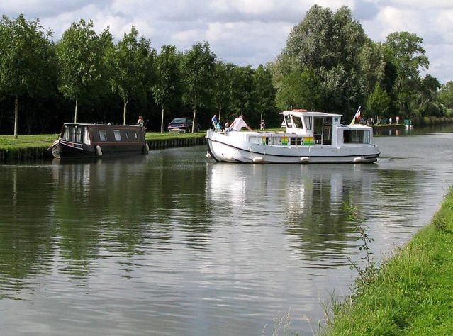 Port de plaisance proche de : Camping Les Rosiers