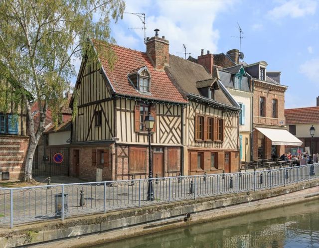Amiens à proximité de : Camping Les Rosiers