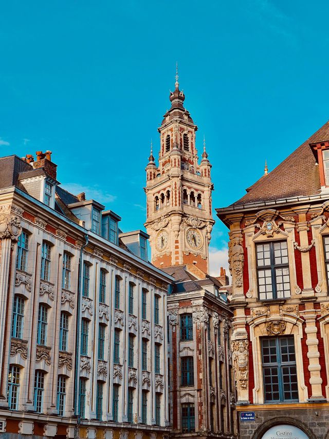 Beffroi et Hôtel de Ville d’Hesdin proche de : Camping des Carrières et Nature