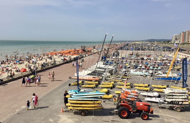 L'esplanade proche de : Camping de l'Épy